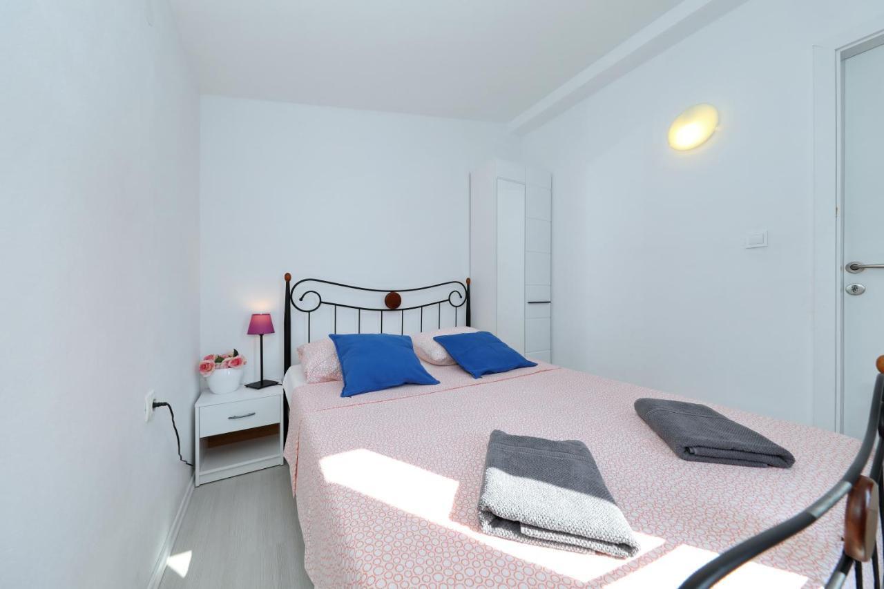 Apartment With Private Pool Sukošan Dış mekan fotoğraf