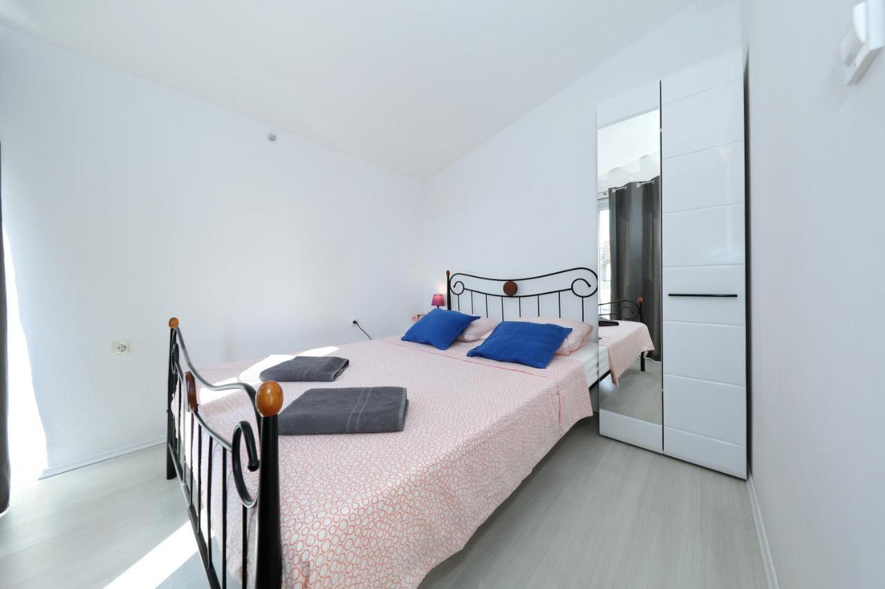 Apartment With Private Pool Sukošan Dış mekan fotoğraf