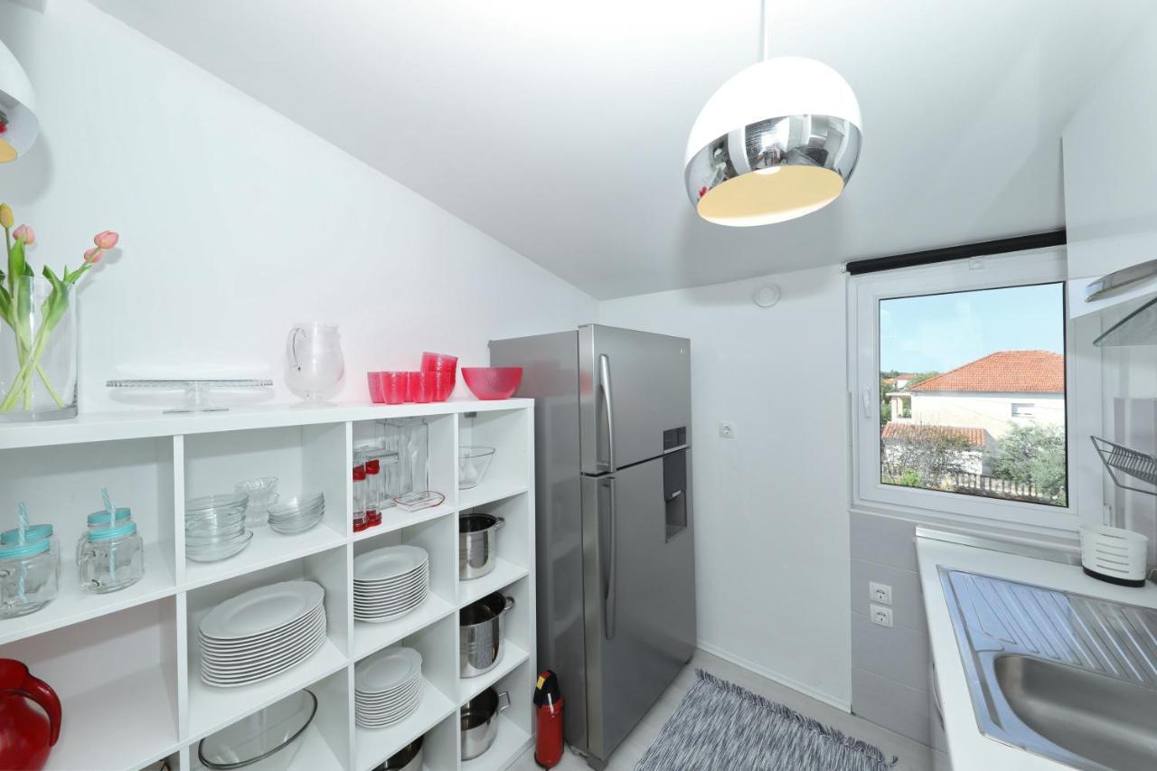 Apartment With Private Pool Sukošan Dış mekan fotoğraf